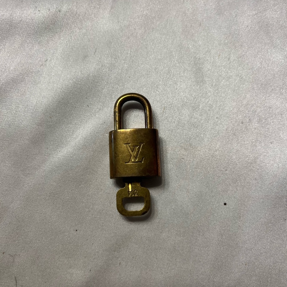 Louis Vuitton lock and key 314